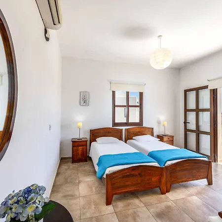 Anthia Villa Peyia